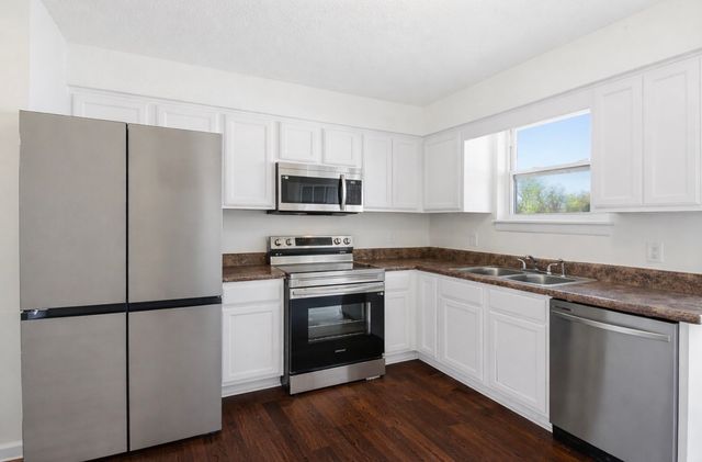 1300 Bellshire Terrace Dr, Nashville, TN 37207