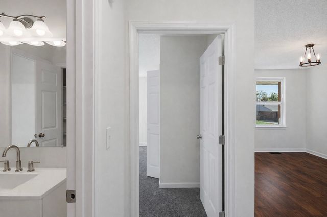 1300 Bellshire Terrace Dr, Nashville, TN 37207