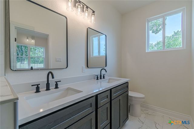 221 Roosevelt Drive, Seguin, TX 78155
