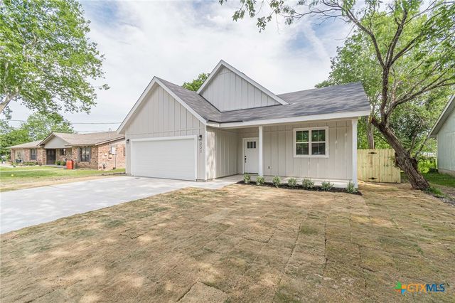 221 Roosevelt Drive, Seguin, TX 78155