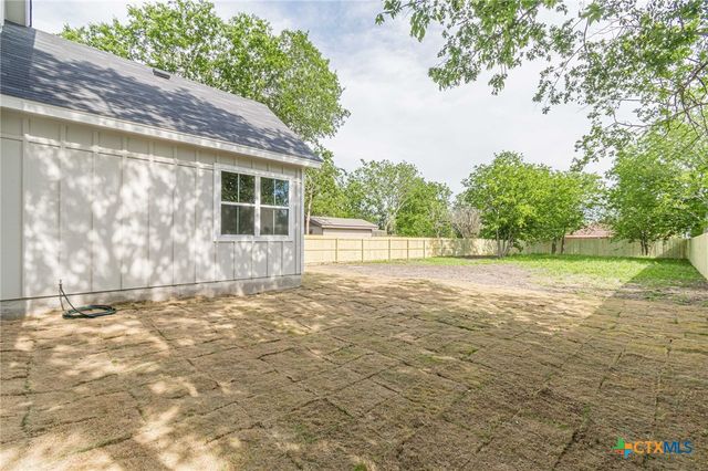 221 Roosevelt Drive, Seguin, TX 78155