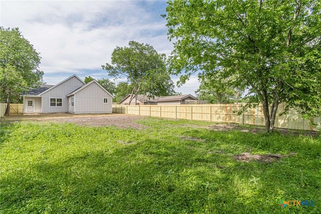221 Roosevelt Drive, Seguin, TX 78155