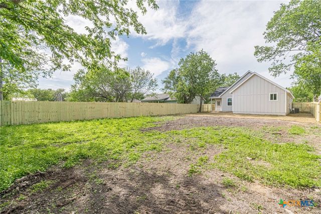221 Roosevelt Drive, Seguin, TX 78155