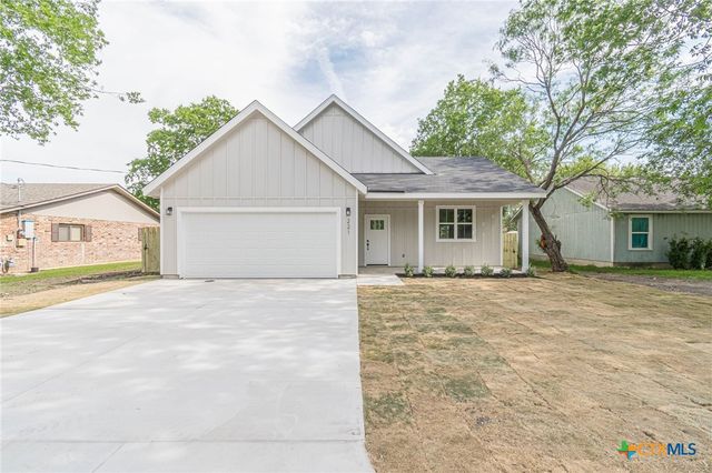 221 Roosevelt Drive, Seguin, TX 78155