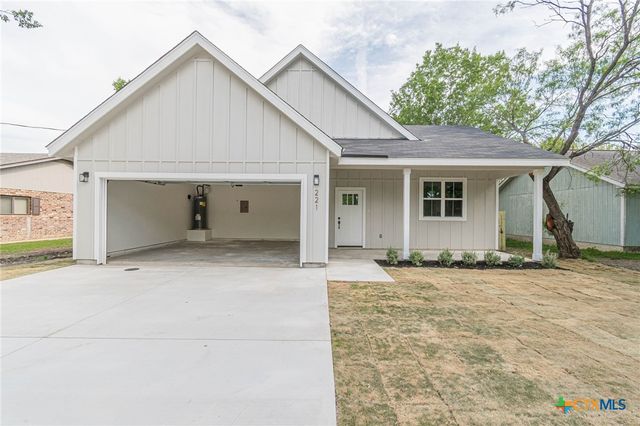 221 Roosevelt Drive, Seguin, TX 78155