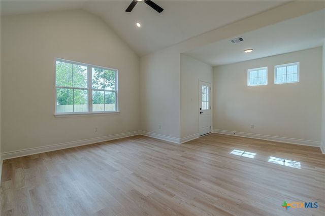 221 Roosevelt Drive, Seguin, TX 78155