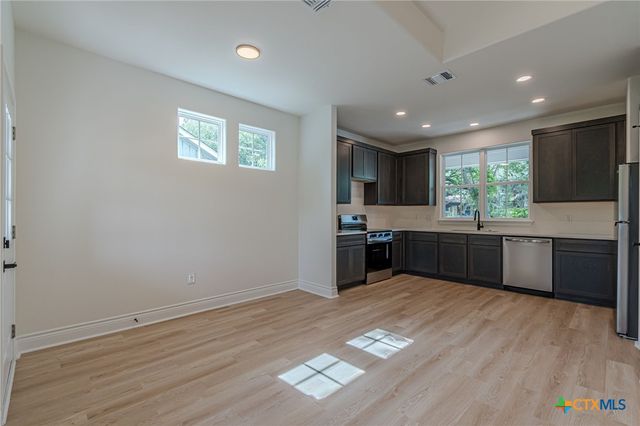 221 Roosevelt Drive, Seguin, TX 78155