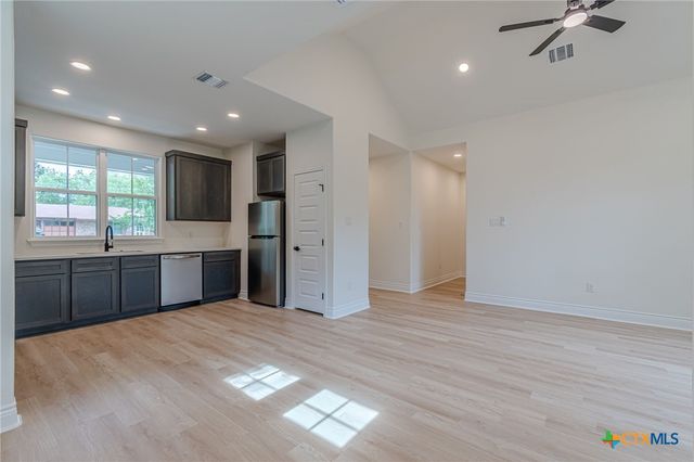 221 Roosevelt Drive, Seguin, TX 78155