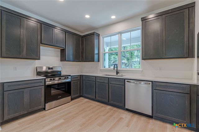 221 Roosevelt Drive, Seguin, TX 78155