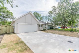 221 Roosevelt Drive, Seguin, TX 78155