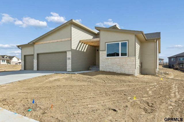 7711 S 180 Avenue, Omaha, NE 68136