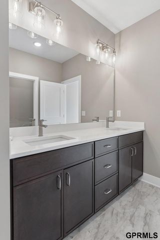 7711 S 180 Avenue, Omaha, NE 68136