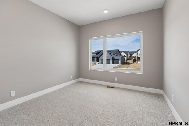 7711 S 180 Avenue, Omaha, NE 68136