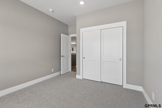 7711 S 180 Avenue, Omaha, NE 68136