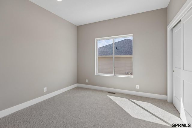 7711 S 180 Avenue, Omaha, NE 68136