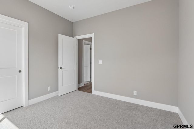 7711 S 180 Avenue, Omaha, NE 68136