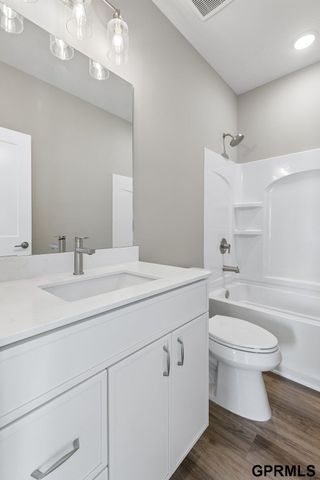7711 S 180 Avenue, Omaha, NE 68136