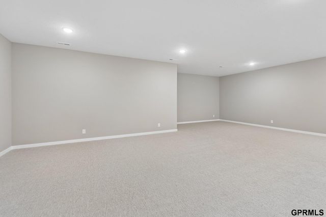 7711 S 180 Avenue, Omaha, NE 68136