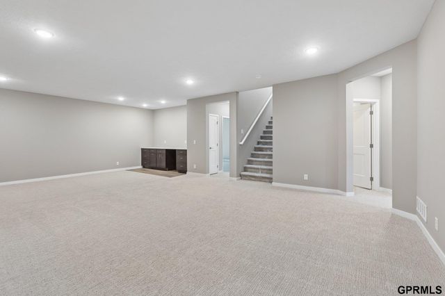 7711 S 180 Avenue, Omaha, NE 68136