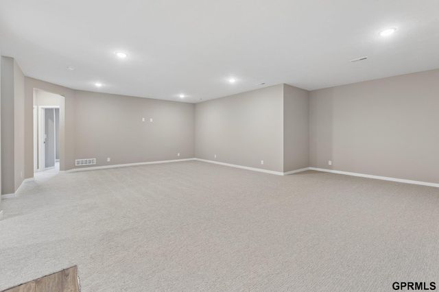 7711 S 180 Avenue, Omaha, NE 68136