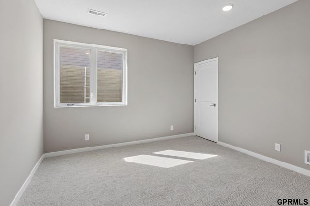 7711 S 180 Avenue, Omaha, NE 68136