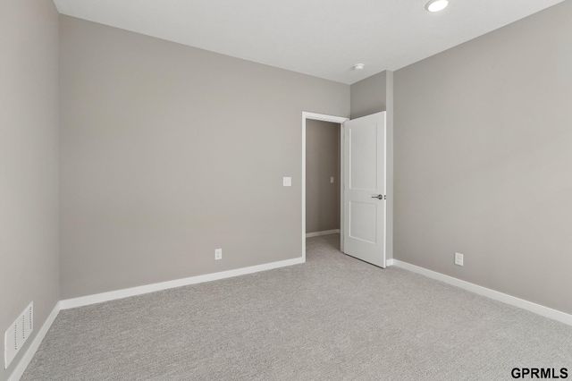 7711 S 180 Avenue, Omaha, NE 68136