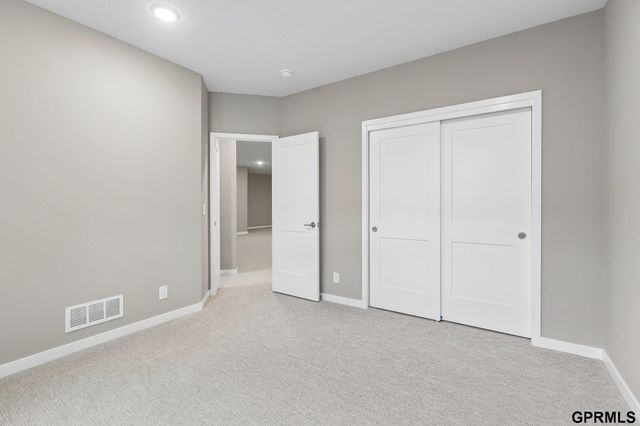 7711 S 180 Avenue, Omaha, NE 68136