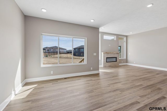 7711 S 180 Avenue, Omaha, NE 68136