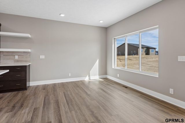 7711 S 180 Avenue, Omaha, NE 68136