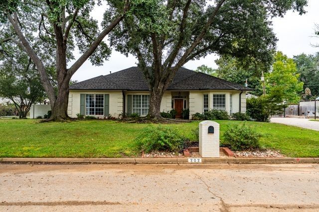 202 Tanglewood Street, Athens, TX 75751