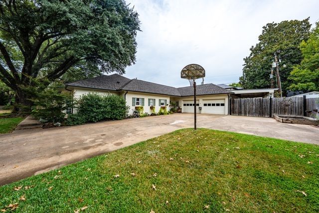 202 Tanglewood Street, Athens, TX 75751