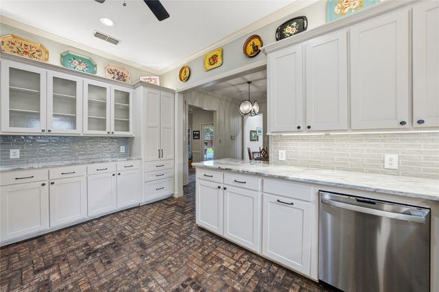 202 Tanglewood Street, Athens, TX 75751