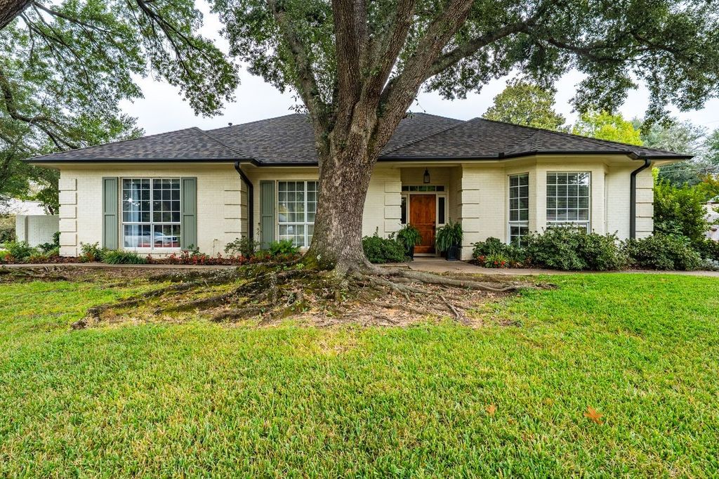 202 Tanglewood Street, Athens, TX 75751