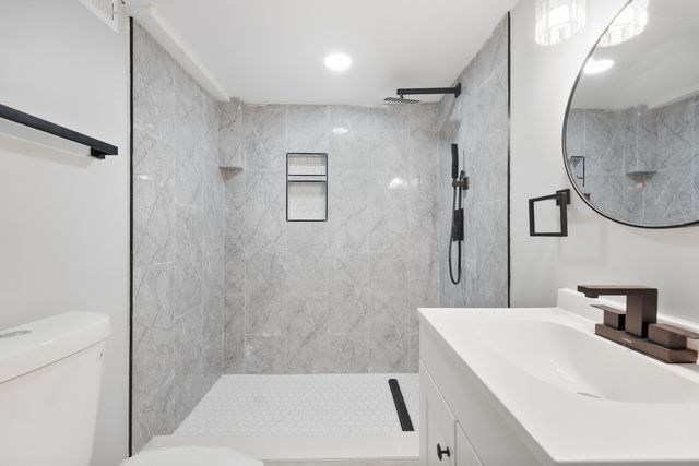10607 S May Street, Chicago, IL 60643