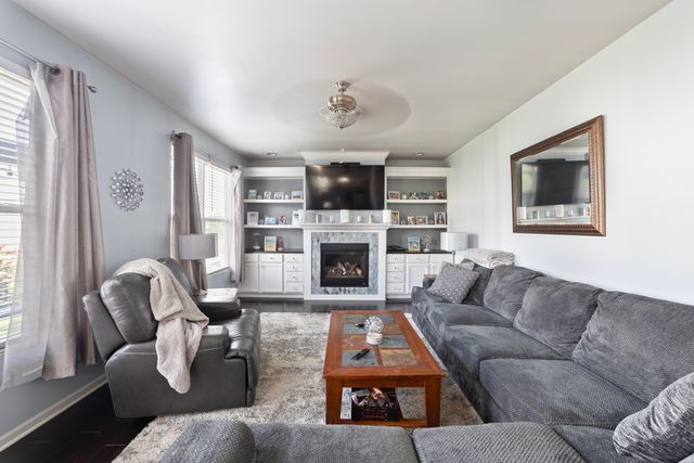 1813 Sebastian Drive, Woodstock, IL 60098