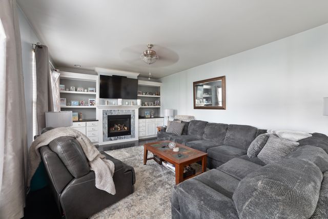 1813 Sebastian Drive, Woodstock, IL 60098