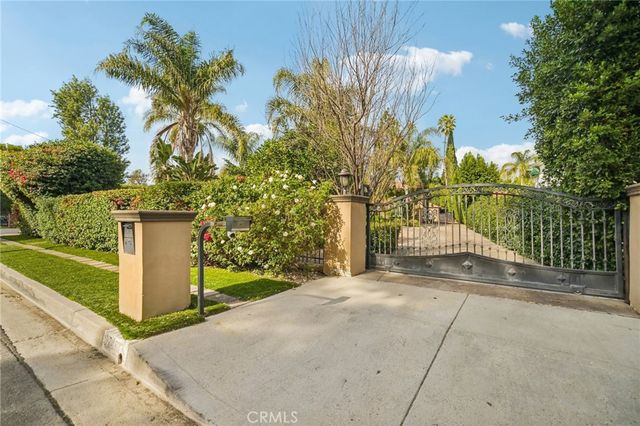17401 Raymer Street, Sherwood Forest, CA 91325