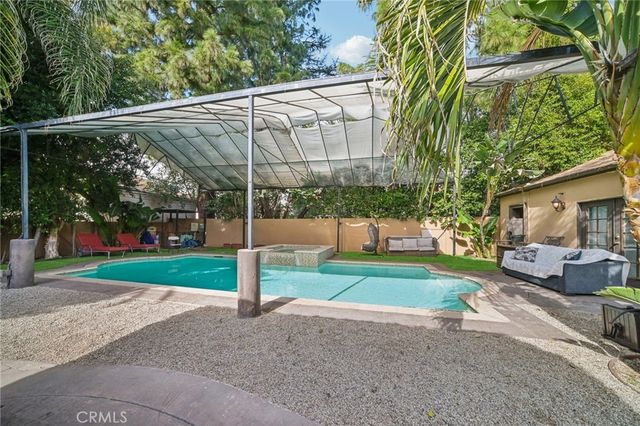 17401 Raymer Street, Sherwood Forest, CA 91325
