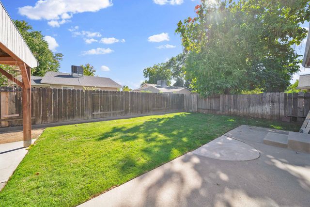 6955 Yvonne Court, Redding, CA 96001