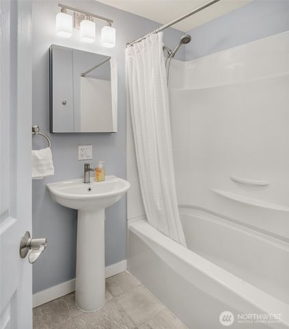 28407 22nd Avenue S, Federal Way, WA 98003