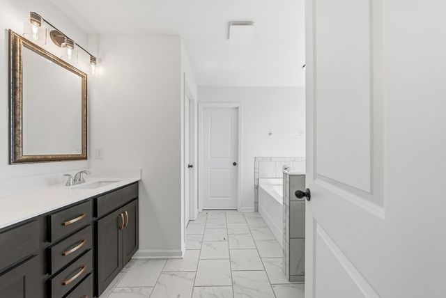 2947 Wyndham Village Drive, Opelika, AL 36804