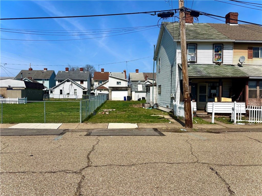 30 Ohio St, Mckees Rocks, PA 15136