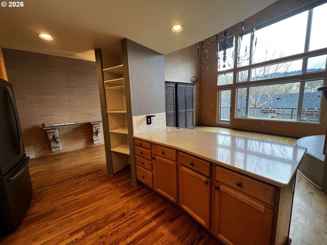 2611 Nw UPSHUR St 207, Portland, OR 97210