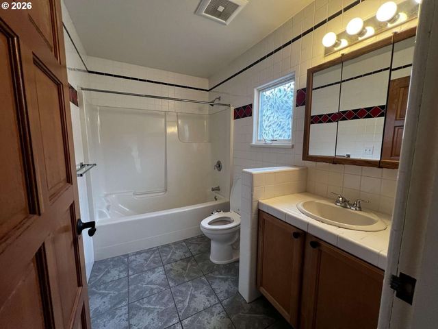 2611 Nw UPSHUR St 207, Portland, OR 97210