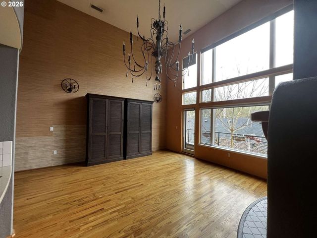 2611 Nw UPSHUR St 207, Portland, OR 97210