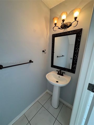 77 SIMONTON CR 77, Weston, FL 33326