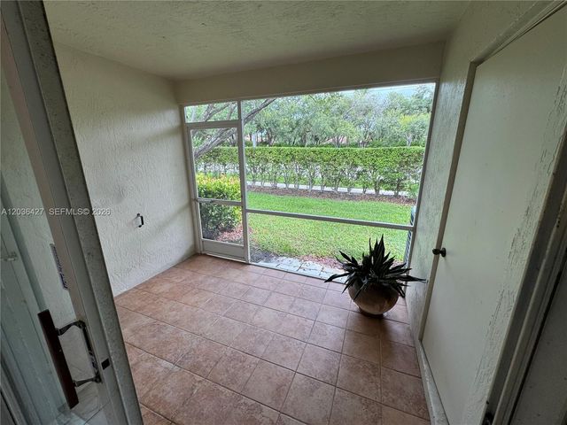 77 SIMONTON CR 77, Weston, FL 33326