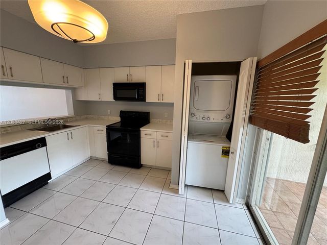 77 SIMONTON CR 77, Weston, FL 33326