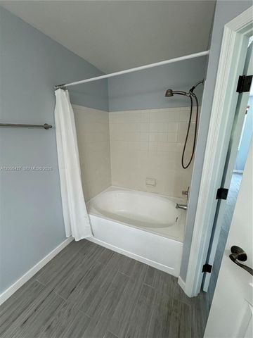 77 SIMONTON CR 77, Weston, FL 33326