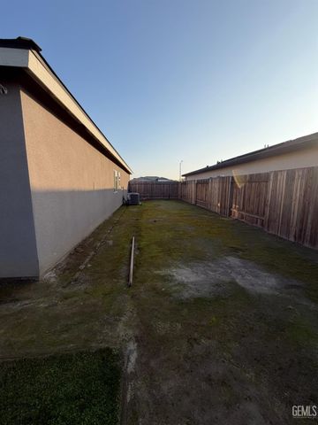 7500 Bristol Spring Avenue, Bakersfield, CA 93313